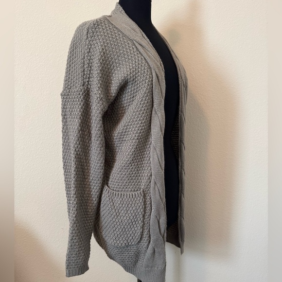 Gray Cable Knit Women's Sweater Medium - Picture 5 of 8